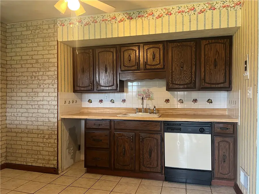 297 Ewings Mill Rd, Coraopolis, PA 15108 - #2