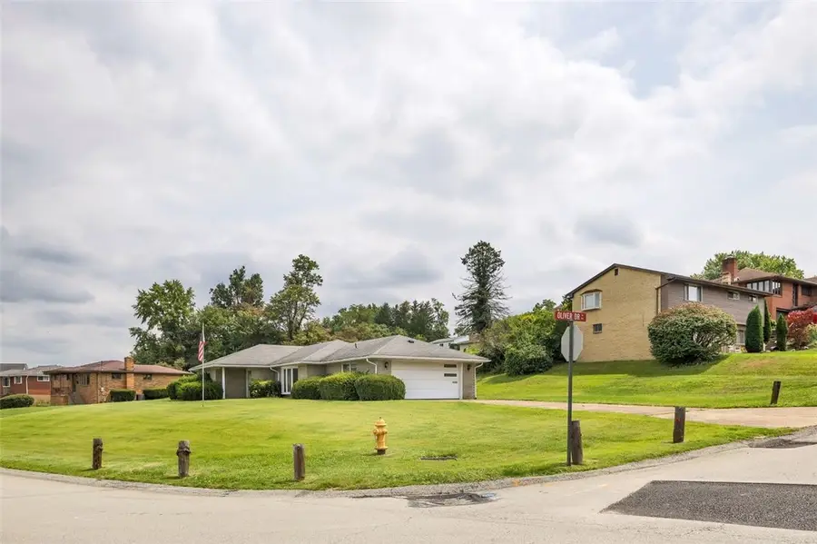 605 Regina Dr, Elizabeth, PA 15037 - #3