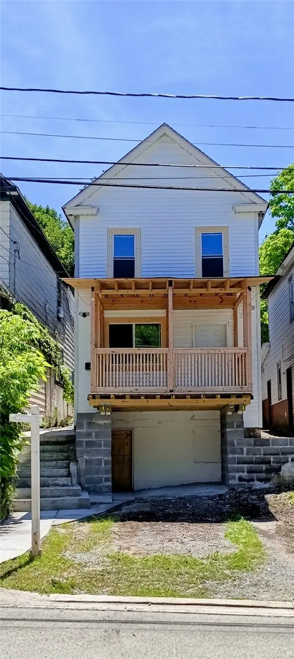 210 N 4th Street, Jeanette, PA 15644