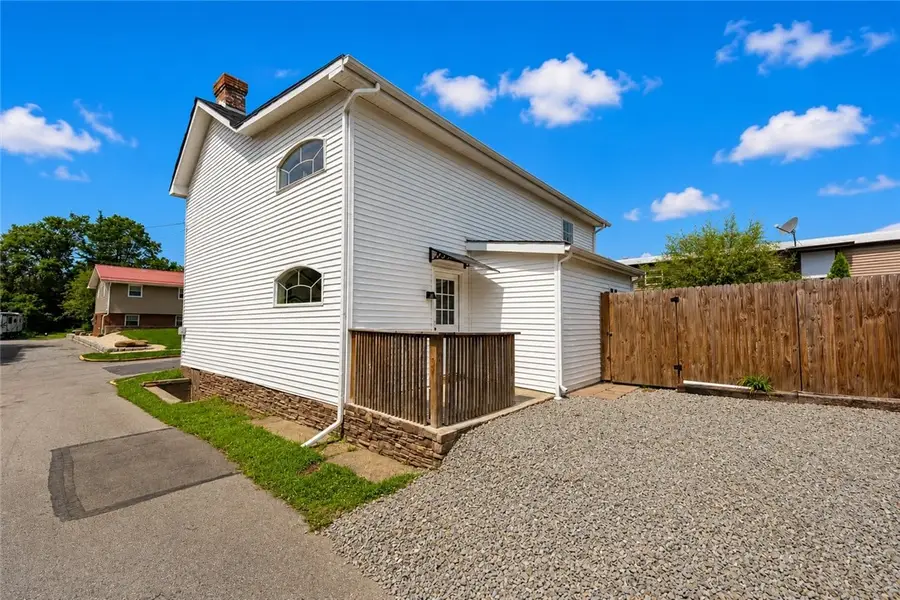 410 Wayne St, Roscoe, PA 15477 - #2