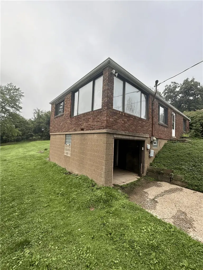 6944 Shannon Rd, Penn Hills, PA 15147 - #2