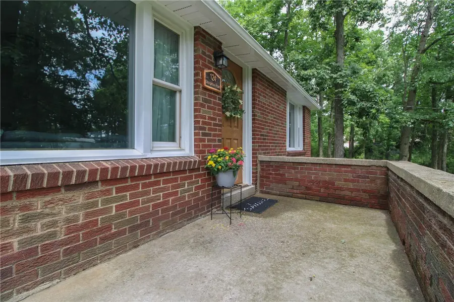124 Georgetown Rd, Beaver Falls, PA 15010 - #2