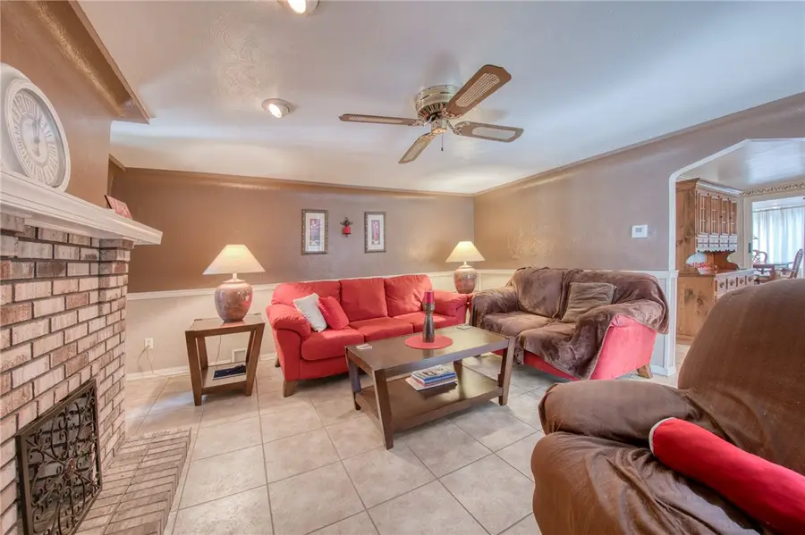 1414 Lower Bull Run Rd, West Mifflin, PA 15122 - #2