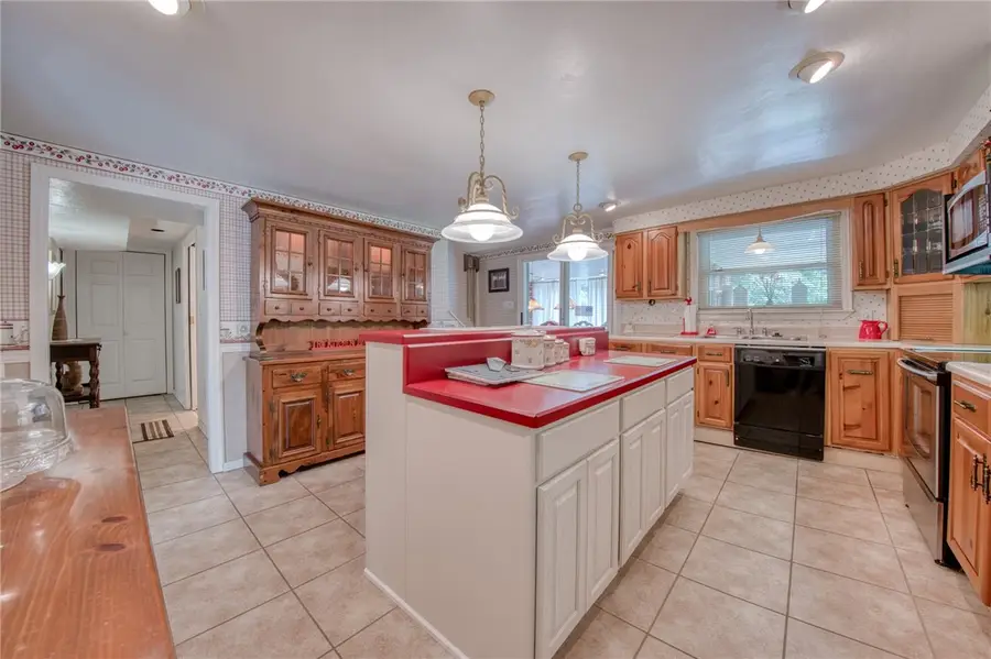 1414 Lower Bull Run Rd, West Mifflin, PA 15122 - #3
