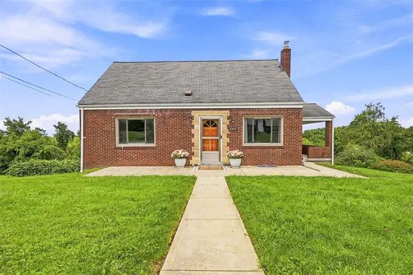 545 Center Hill Rd, Pittsburgh, PA 15239