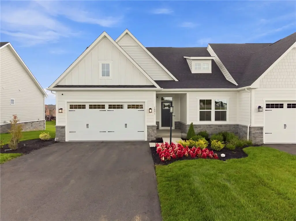 1051 Black Sands Dr, Jeannette, PA 15644 - #1