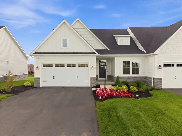 1051 Black Sands Dr, Jeannette, PA 15644