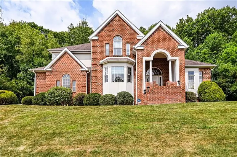 127 Woodhaven Dr, Jeannette, PA 15644 - #1