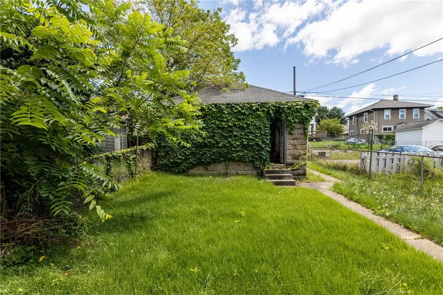 1332 Orchard Ave, New Kensington, PA 15068 - #3