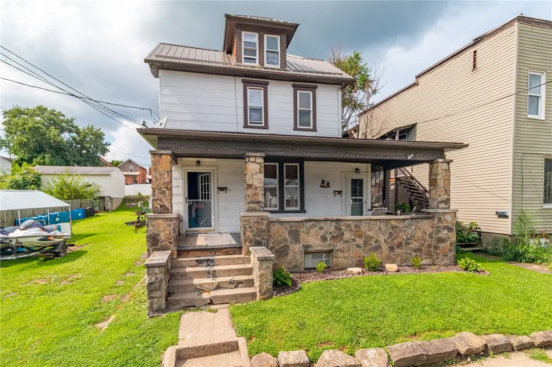 637 E 9th Ave, Tarentum, PA 15084 - #1