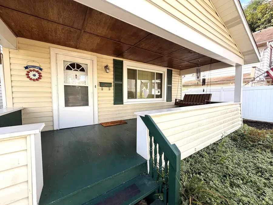 818 Cleveland Avenue, Brackenridge, PA 15014 - #3