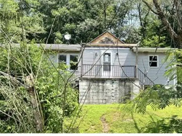 2302 Hunter Rd, Greensburg, PA 15601 - #1
