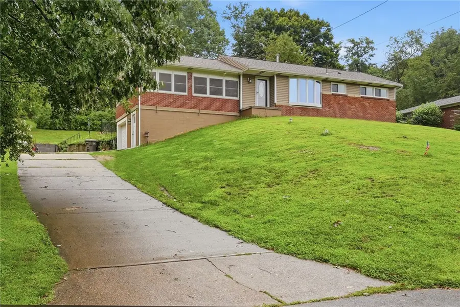 130 Mcguire St, New Brighton, PA 15066 - #3
