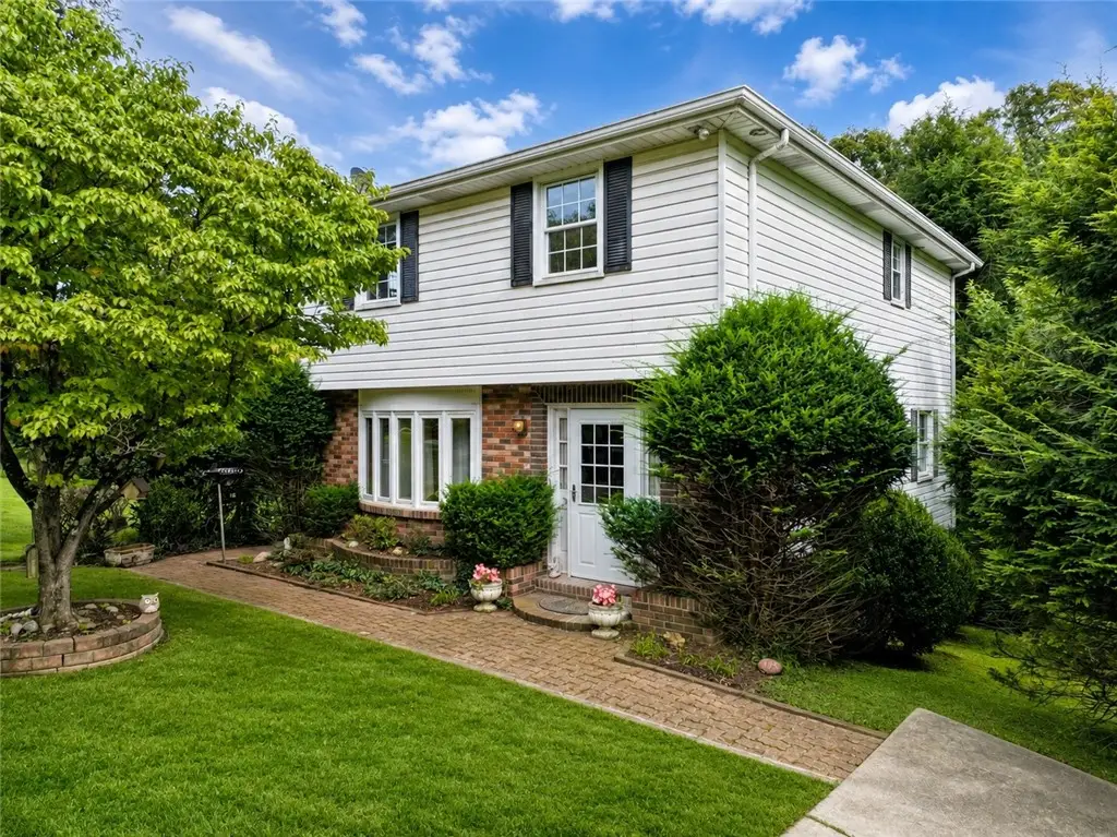 954 Auburn Ln, Irwin, PA 15642 - #1