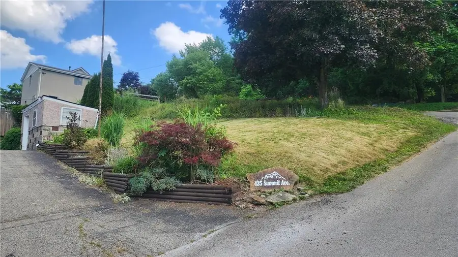 425 Summit Ave, Ellwood City, PA 16117 - #3