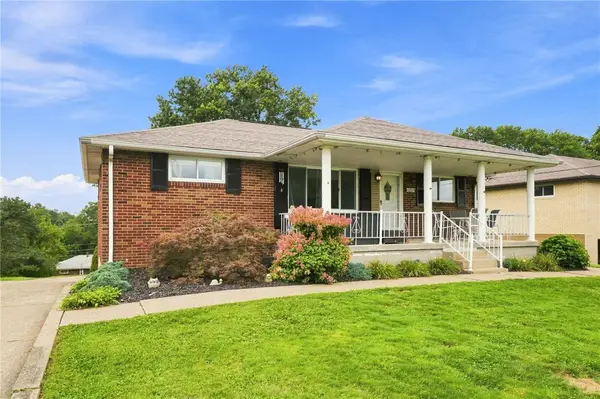 2202 Juanita Dr, Coraopolis, PA 15108