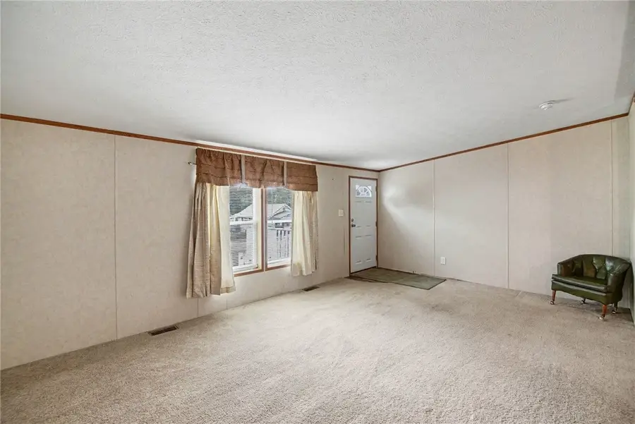 433 Hansen Ave, Ellwood City, PA 16117 - #2