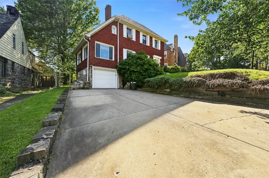 211 Newburn Dr, Pittsburgh, PA 15216 - #3