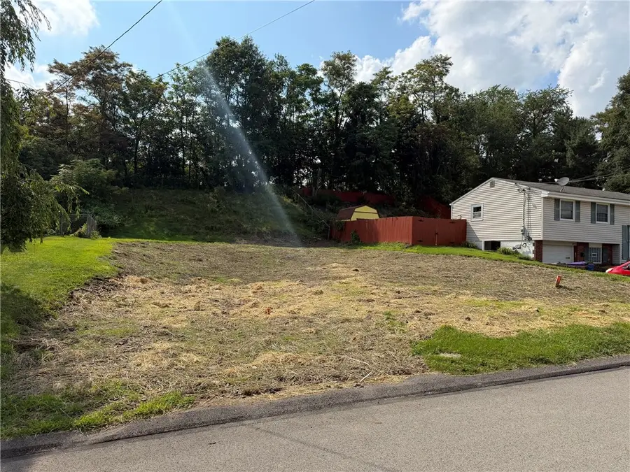 4933 Havana Dr, Pittsburgh, PA 15239 - #2