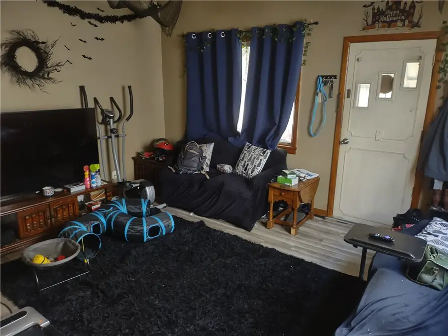 8 Maitland St, New Castle, PA 16101 - #2