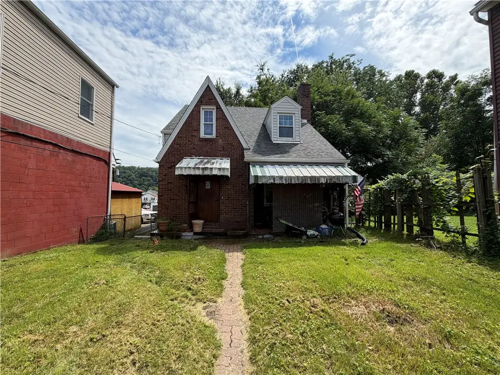 1074 Brackenridge Ave, Brackenridge, PA 15014 - #1