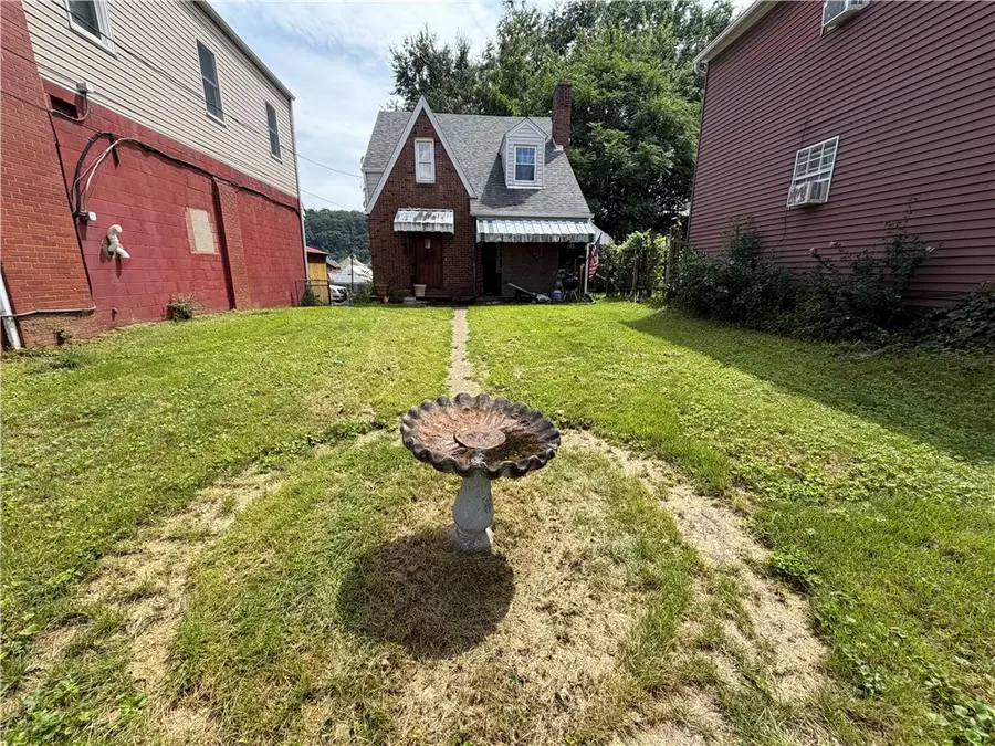 1074 Brackenridge Ave, Brackenridge, PA 15014 - #3