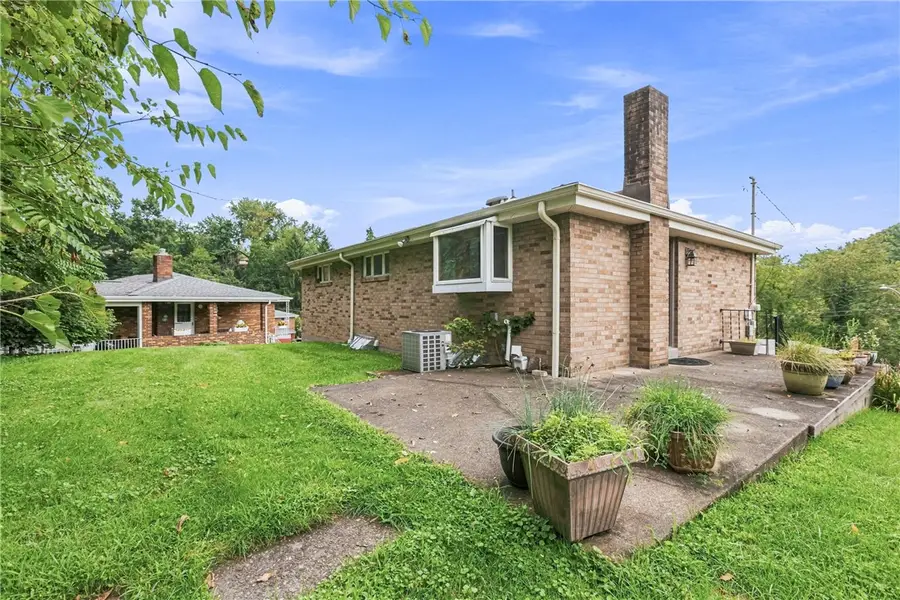 86 Thorncrest Drive, Stowe, PA 15136 - #3