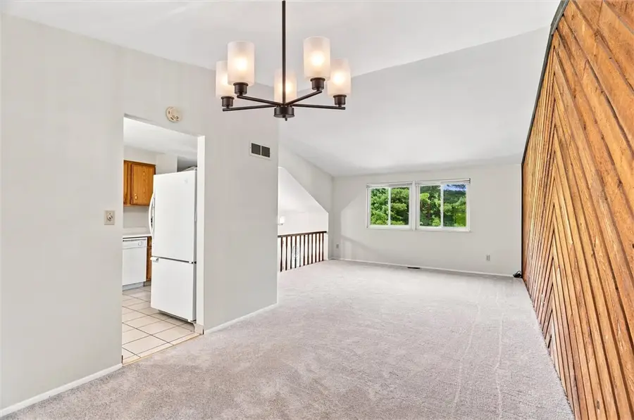 4 Holyoke Dr, Greensburg, PA 15601 - #3