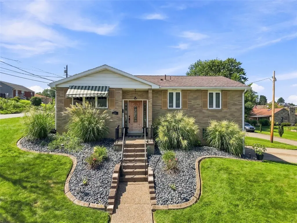 1011 Maryland Ave, Jeannette, PA 15644 - #1