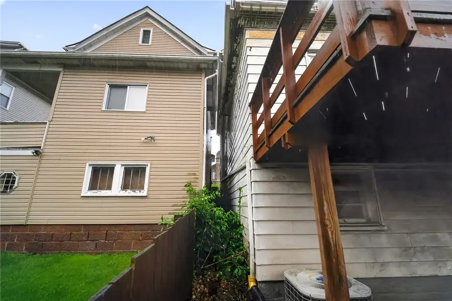 311 1/2 N 7th St, Jeannette, PA 15644 - #2