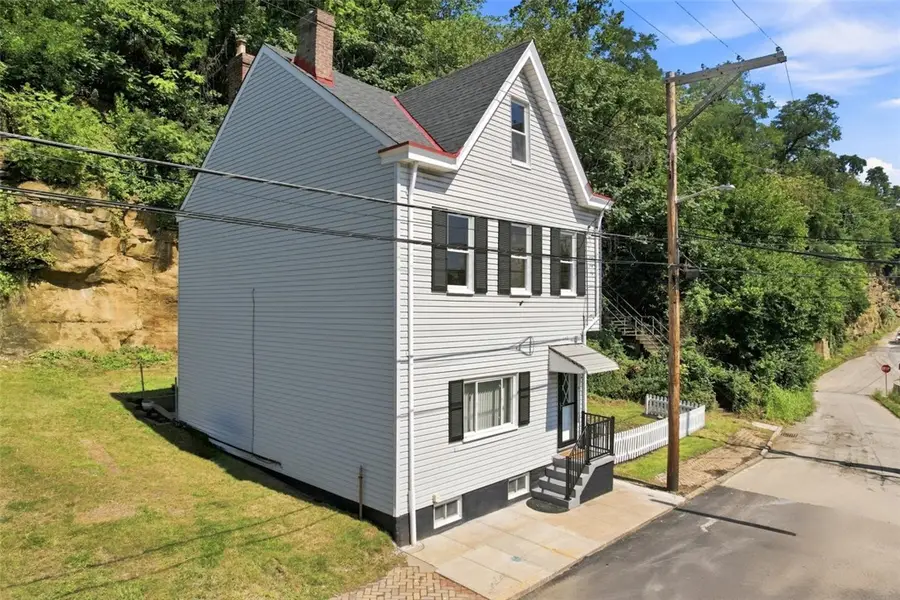 1042 Goehring St, Pittsburgh, PA 15212 - #2