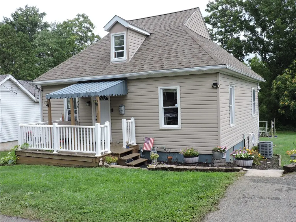906 W Vine St, Mount Pleasant, PA 15666 - #1