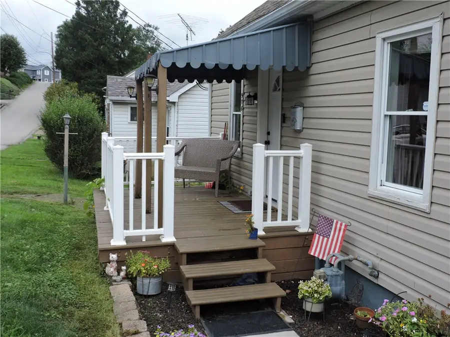 906 W Vine St, Mount Pleasant, PA 15666 - #2