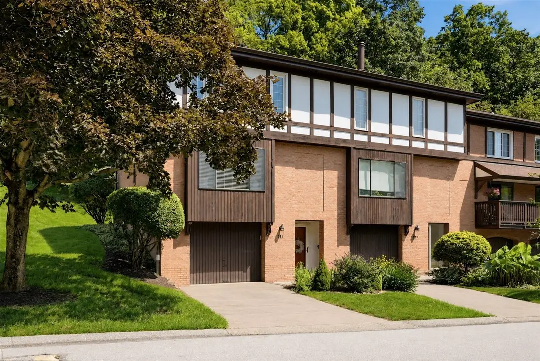 221 Thornberry Dr, Pittsburgh, PA 15237 - #1