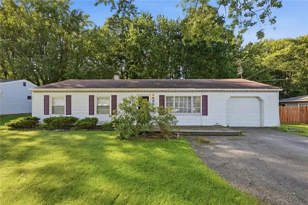 915 Clarksville Rd, Hermitage, PA 16148