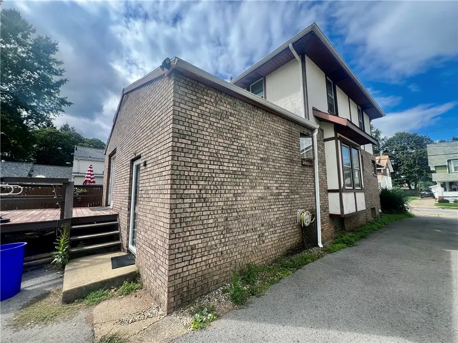 306 E Northview Ave, New Castle, PA 16105 - #2