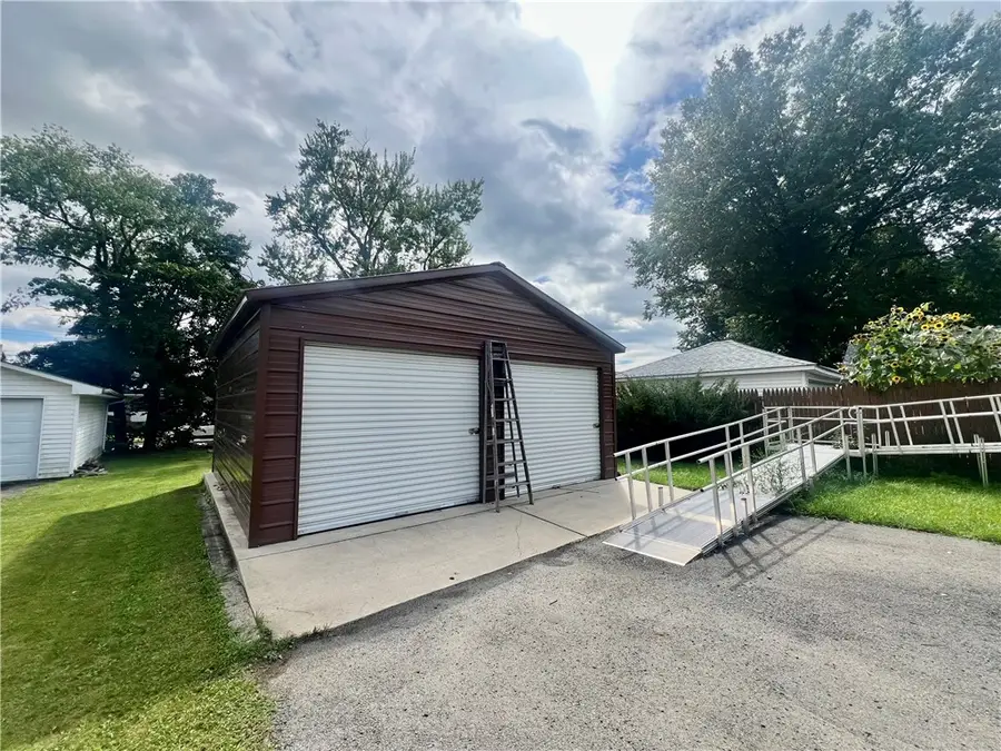 306 E Northview Ave, New Castle, PA 16105 - #3