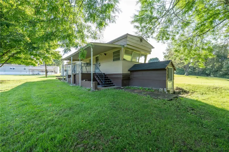 212 Victory St, Blairsville, PA 15717 - #2