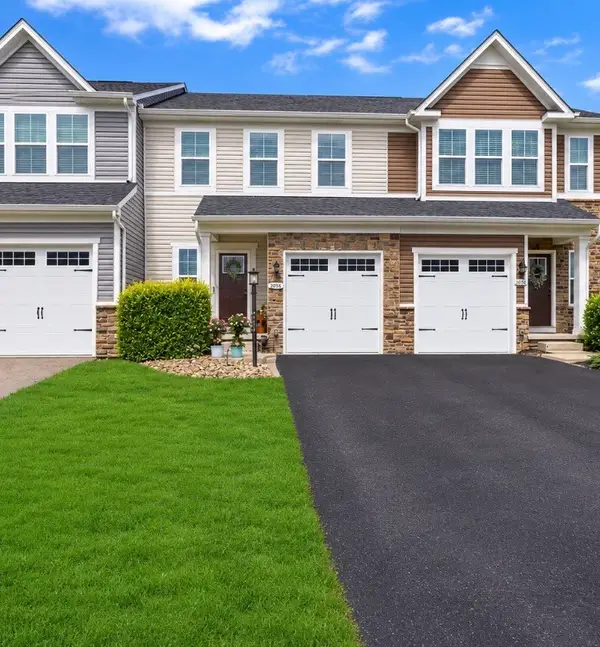 2056 Cade Dr, Monaca, PA 15061