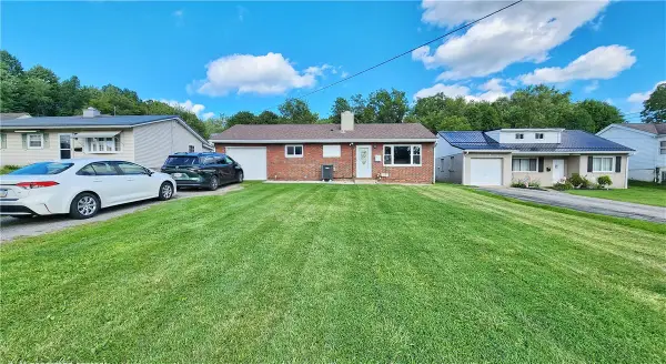 1023 Aetna Dr, Ellwood City, PA 16117