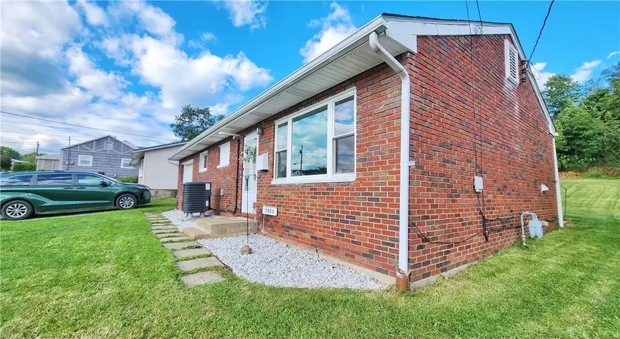 1023 Aetna Dr, Ellwood City, PA 16117 - #3