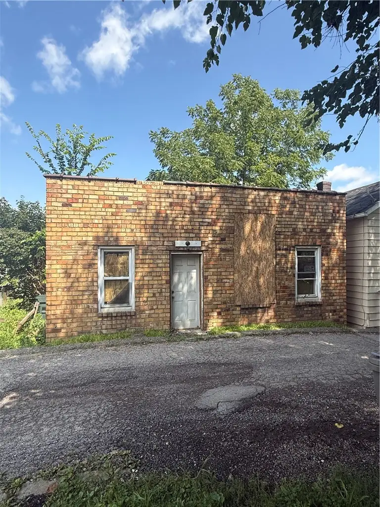 323 Summit Ave, Ellwood City, PA 16117 - #2