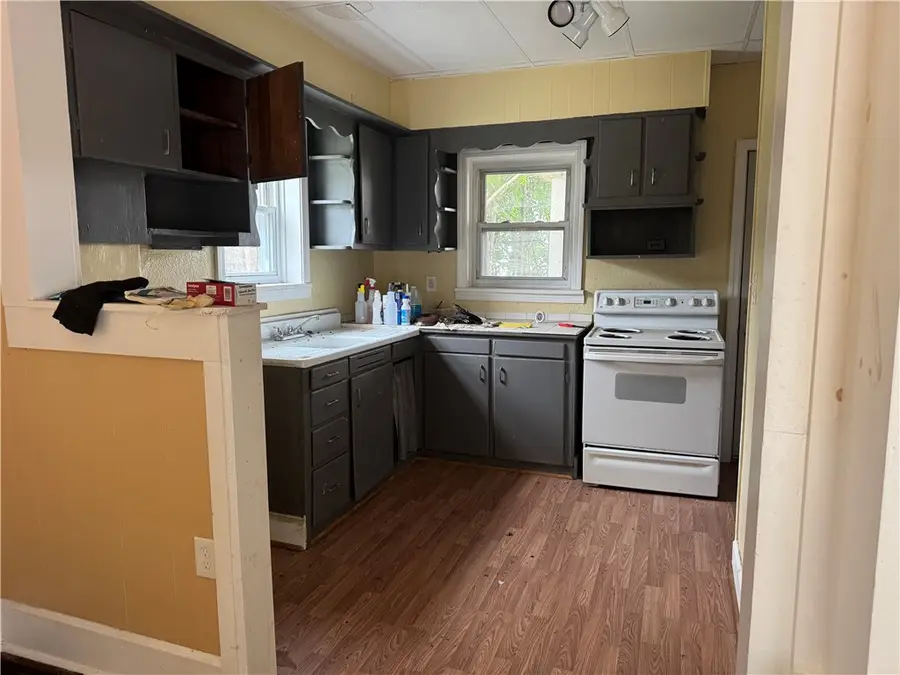 323 Summit Ave, Ellwood City, PA 16117 - #3