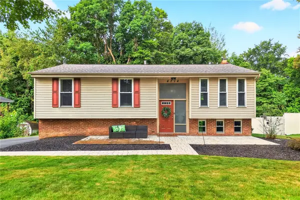 4714 Woodlake Dr, Allison Park, PA 15101