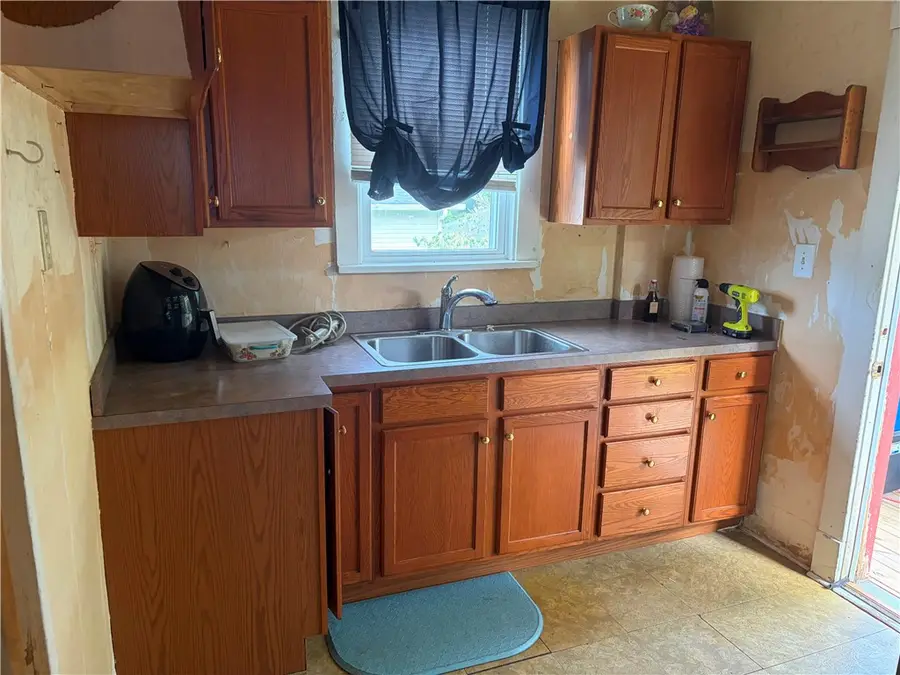 655 Meek St, Sharon, PA 16146 - #3