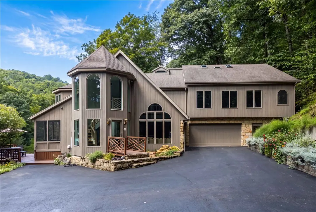 207 Youngstown Ridge Rd, Ligonier, PA 15658 - #1