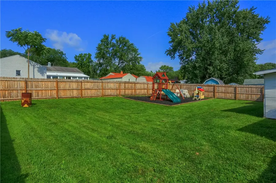 8 Lower Idlewild Dr, New Castle, PA 16101 - #2