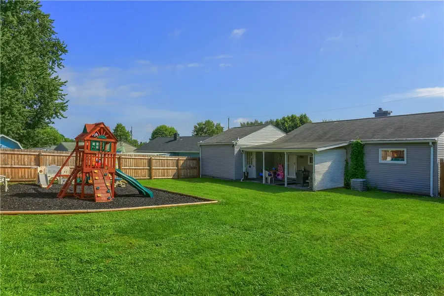 8 Lower Idlewild Dr, New Castle, PA 16101 - #3