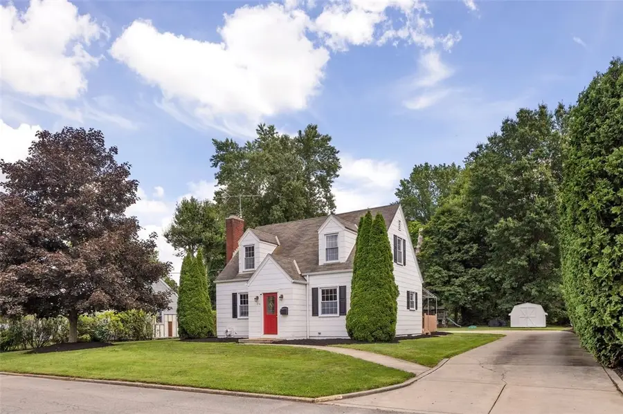 216 Pennsylvania Ave, Zelienople, PA 16063 - #2