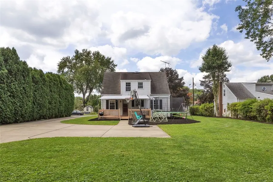 216 Pennsylvania Ave, Zelienople, PA 16063 - #3